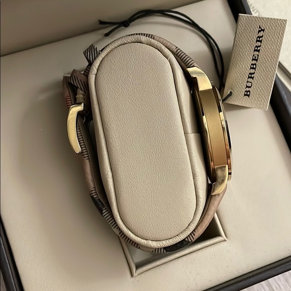 Burberry watch - Picture 4 of 5